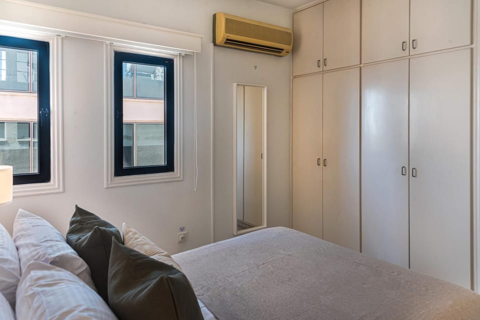 Bed, Photo of the whole room, Bedroom, wardrobe, air conditioner