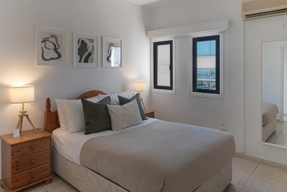 Bed, Photo of the whole room, Bedroom, air conditioner