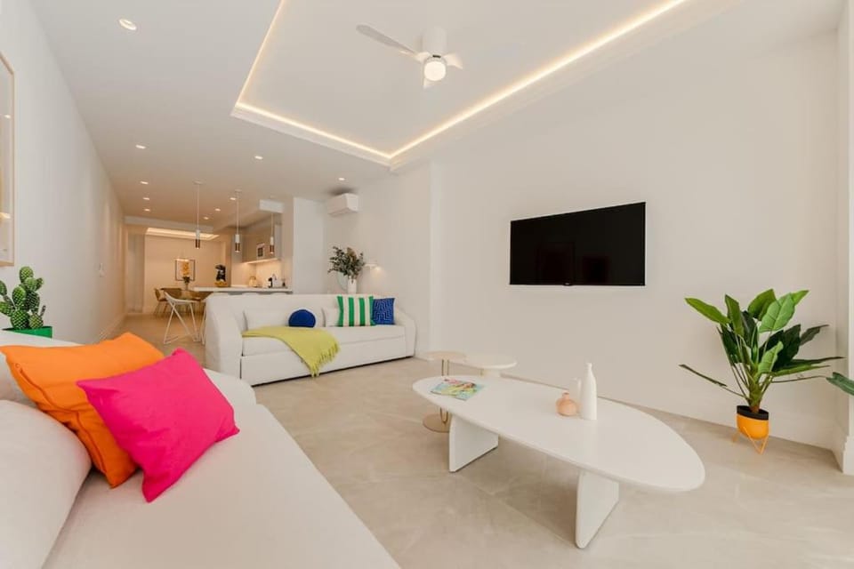 TV and multimedia, Kitchen or kitchenette, Living room, Seating area