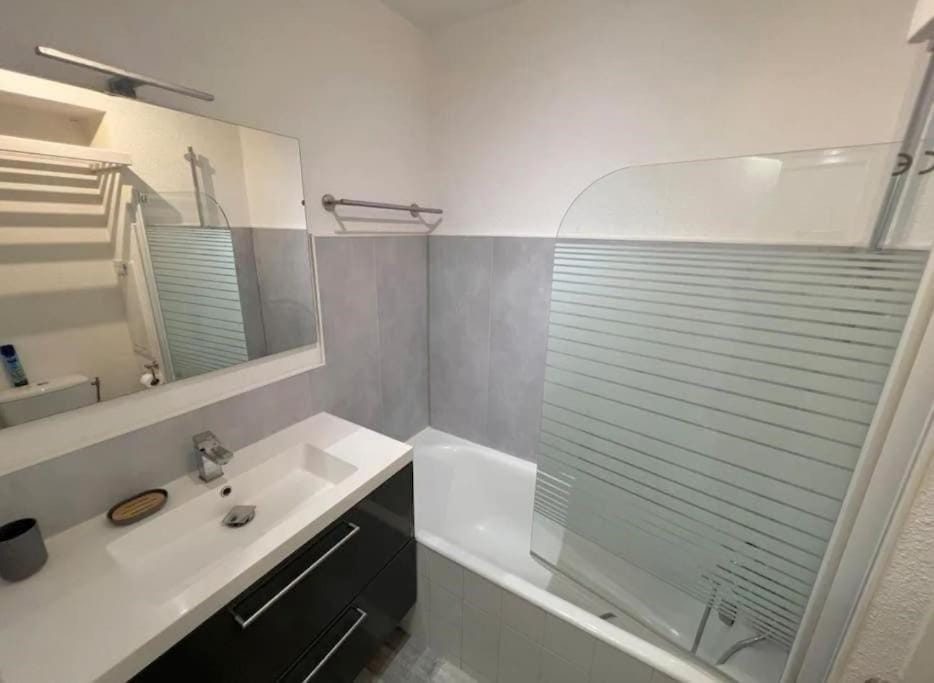 Appartement Port de Hyères 4 personnes Apartment in Hyères