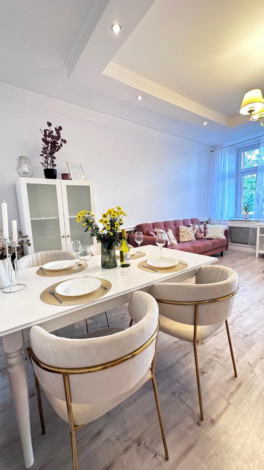 Living room, Seating area, Dining area