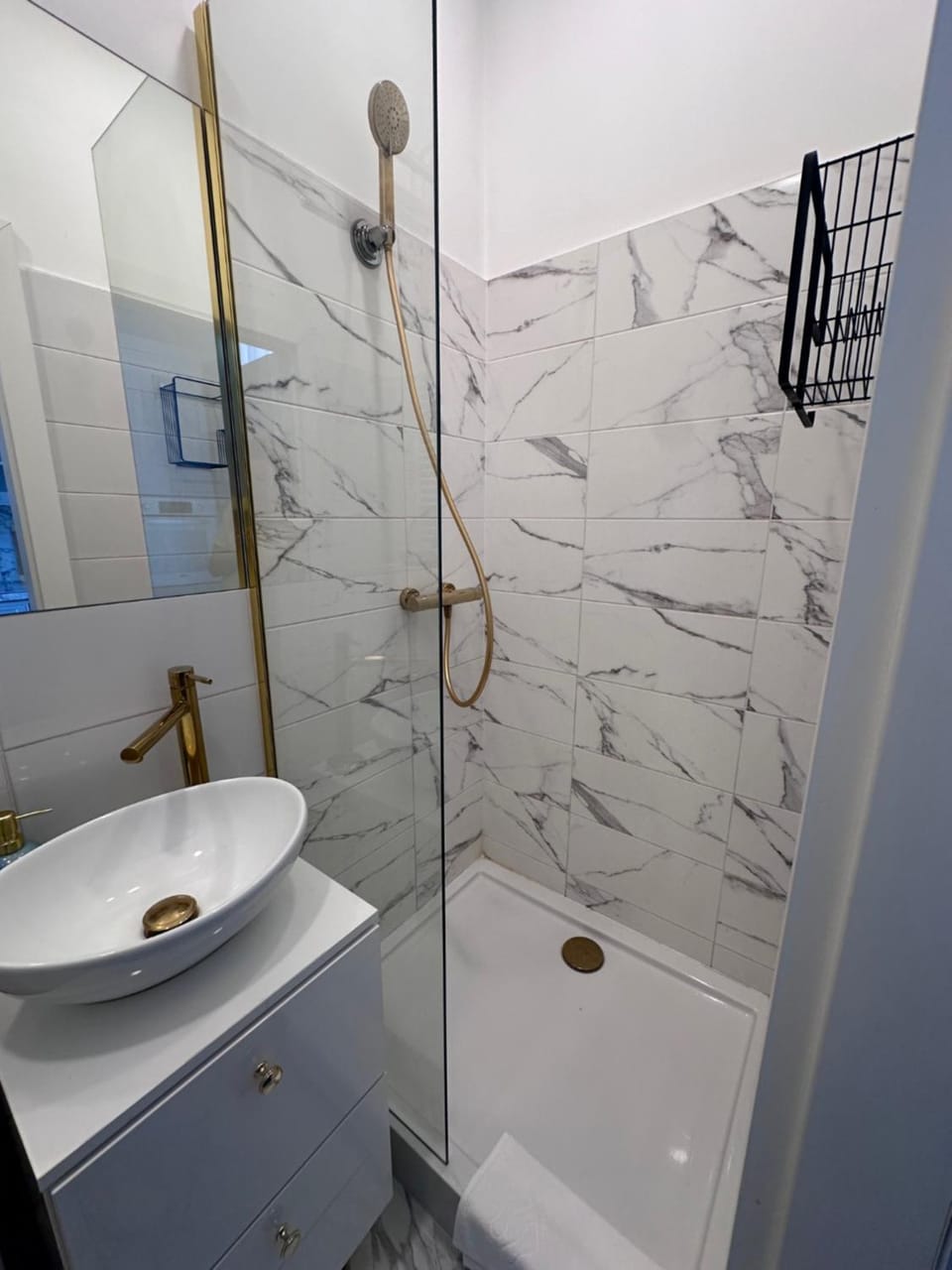 Shower, Toilet