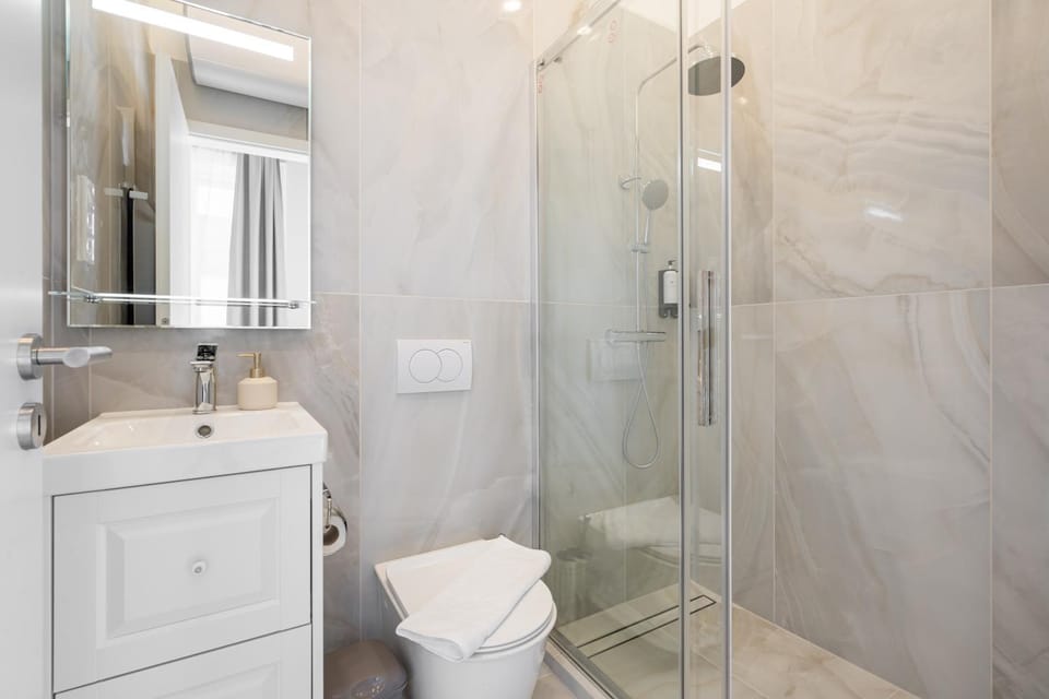 Shower, Toilet, Bathroom, hair dryier, towels