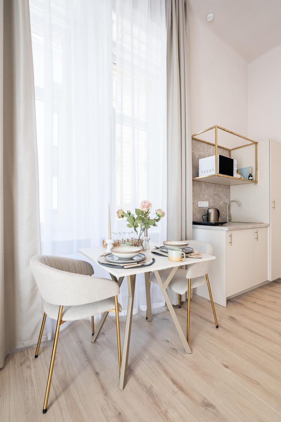 Kitchen or kitchenette, Dining area, Family, oven