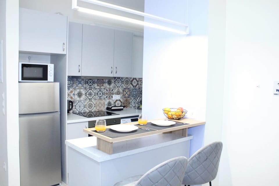 Food and drinks, Dining area, microwave, minibar, kitchen