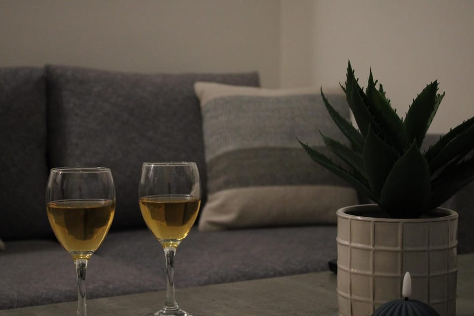 Living room, Food and drinks, Seating area, Alcoholic drinks