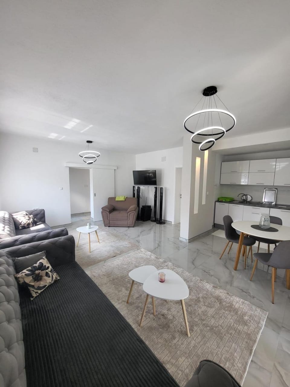 Kitchen or kitchenette, Living room, Photo of the whole room, Seating area