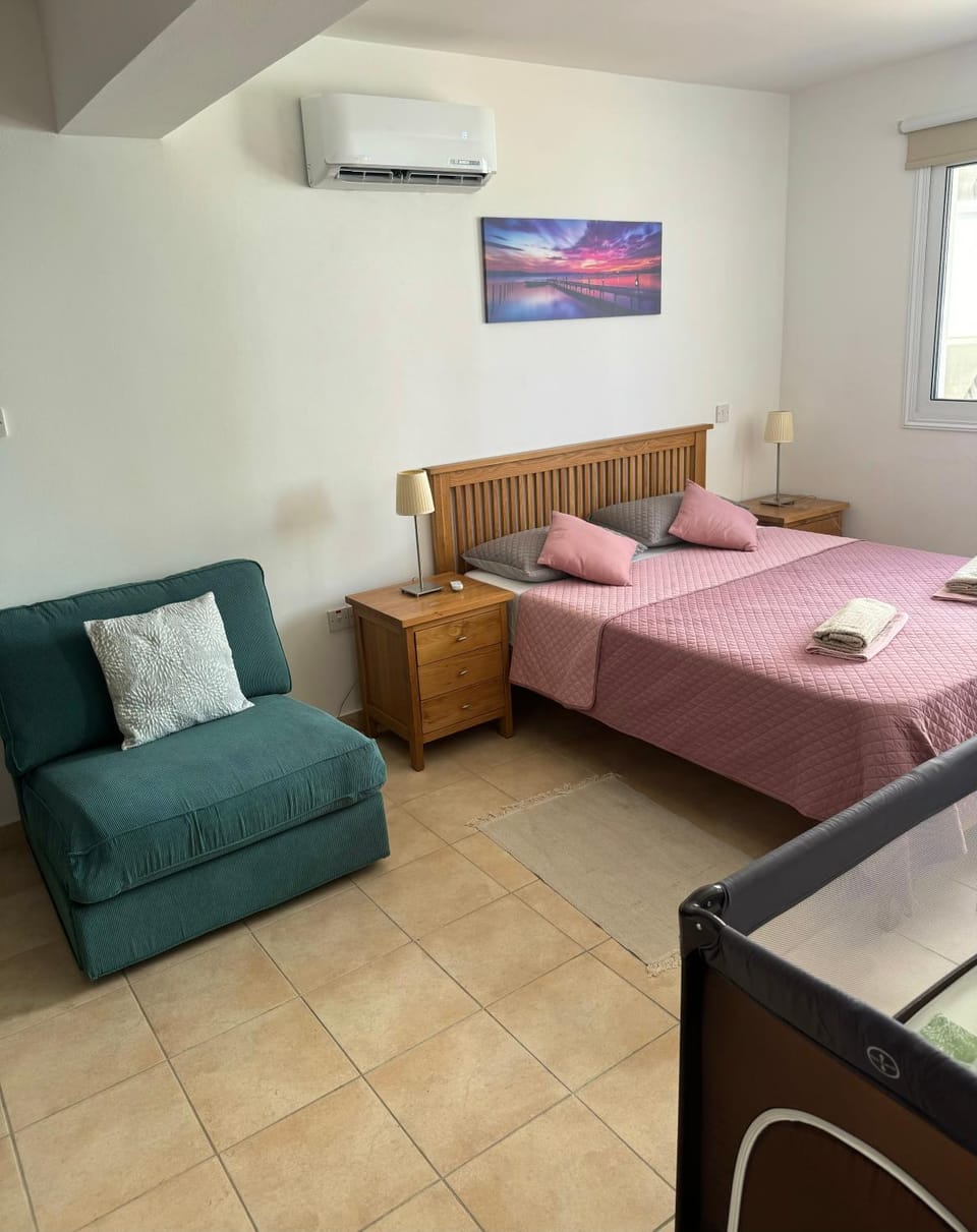 Bed, Photo of the whole room, Bedroom, air conditioner