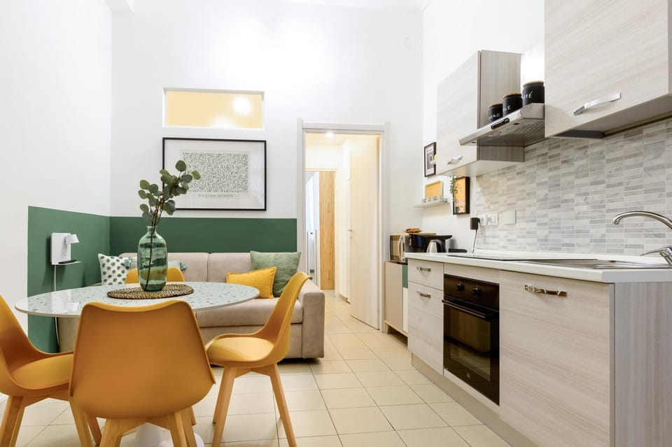 Kitchen or kitchenette, Dining area, oven, stove