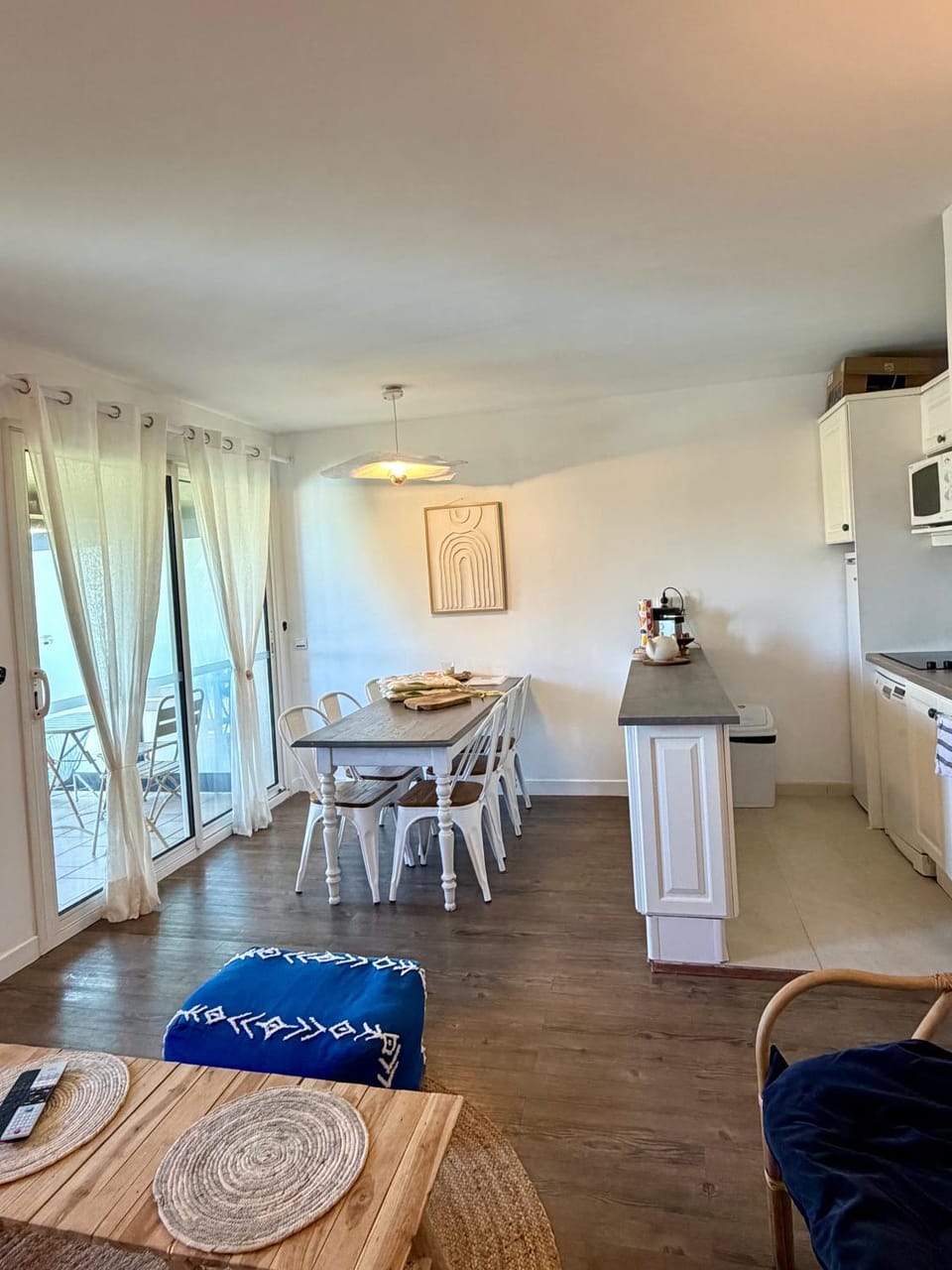 Seating area, Dining area