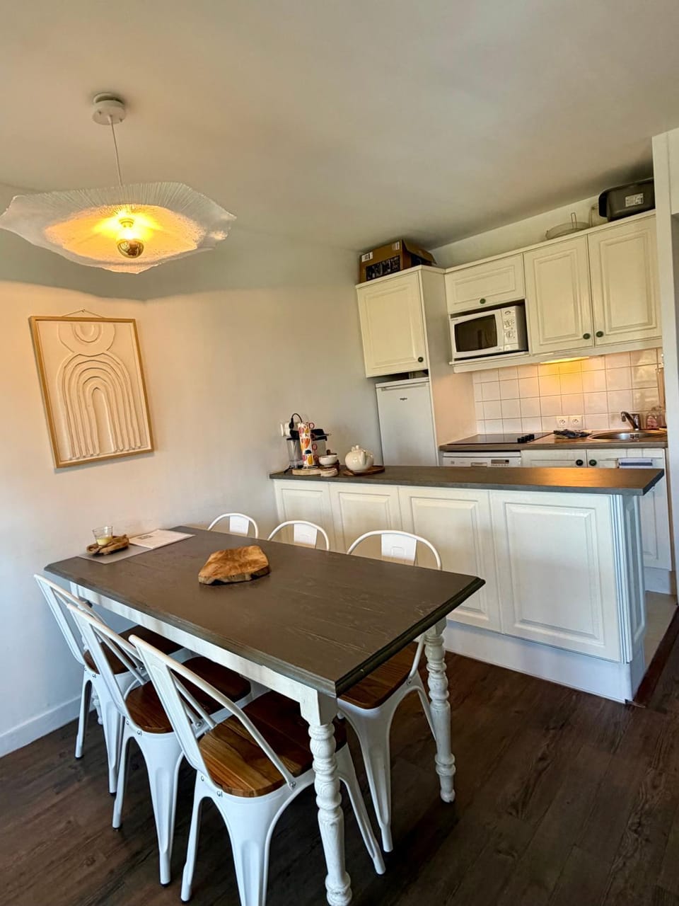 Kitchen or kitchenette, Dining area