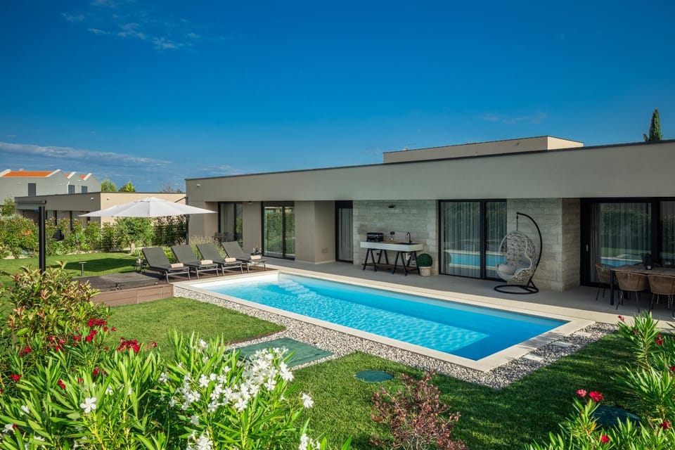 Villa Daleo with heated pool and jacuzzi near Porec Villa in Istria County