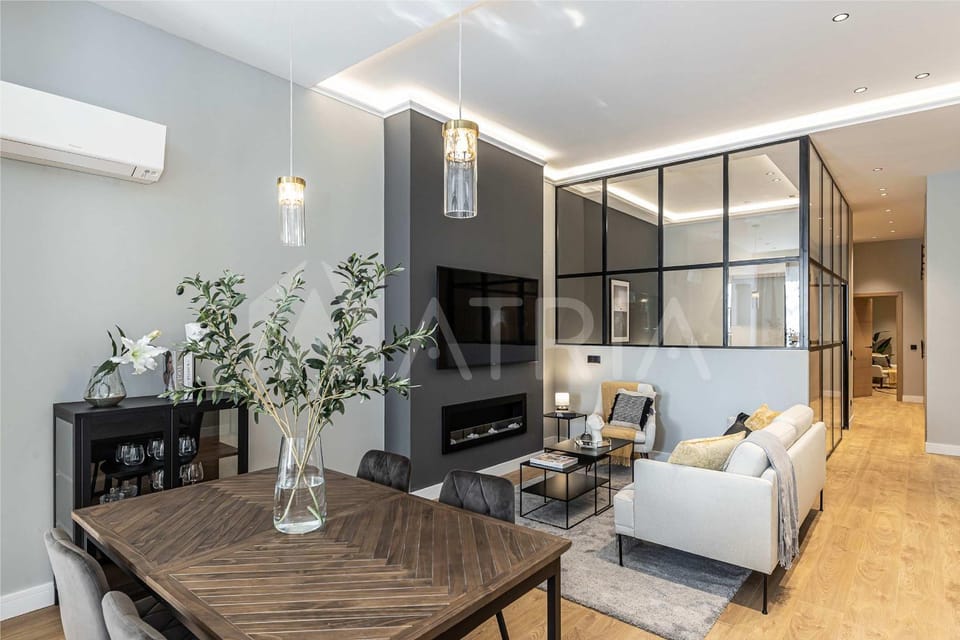 Living room, Dining area