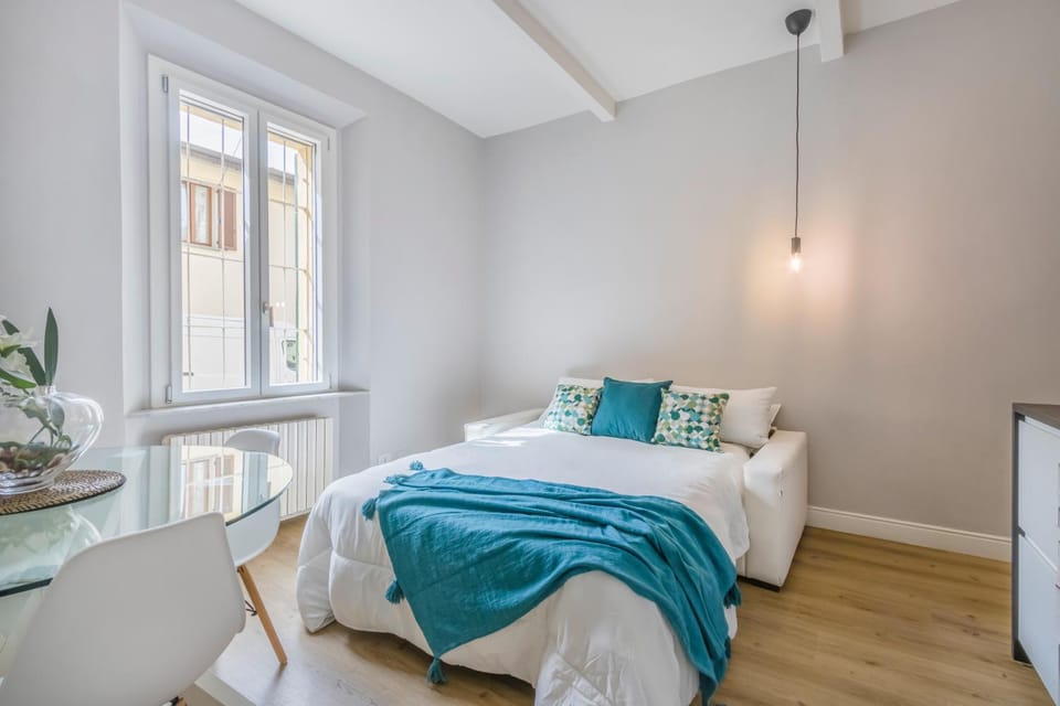 Bed, Living room