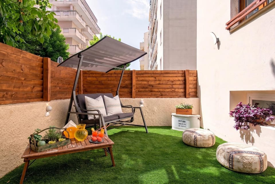 Patio, Garden, Food and drinks, Food, Garden view