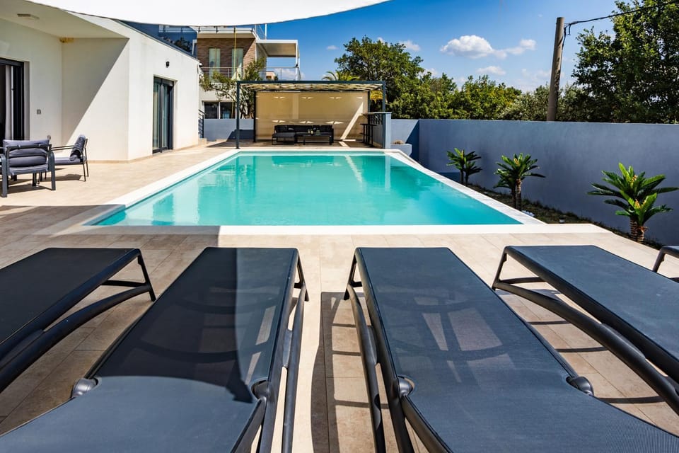 Patio, Pool view, Swimming pool, sunbed