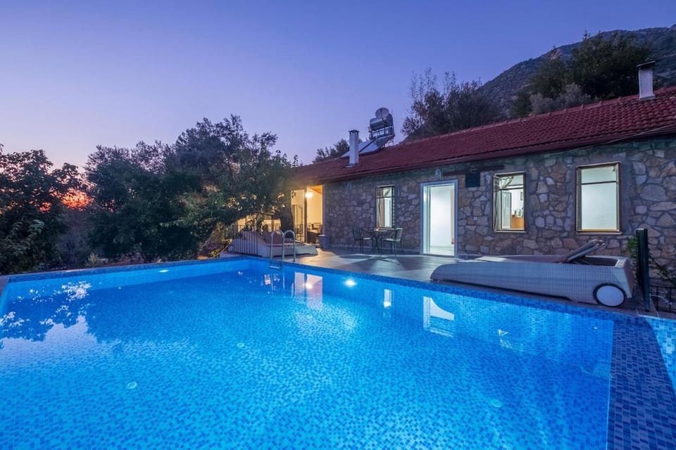 Swimming pool, sunbed