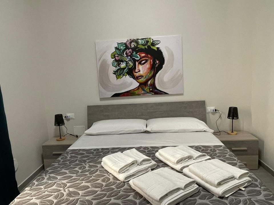 Bed, Photo of the whole room, towels