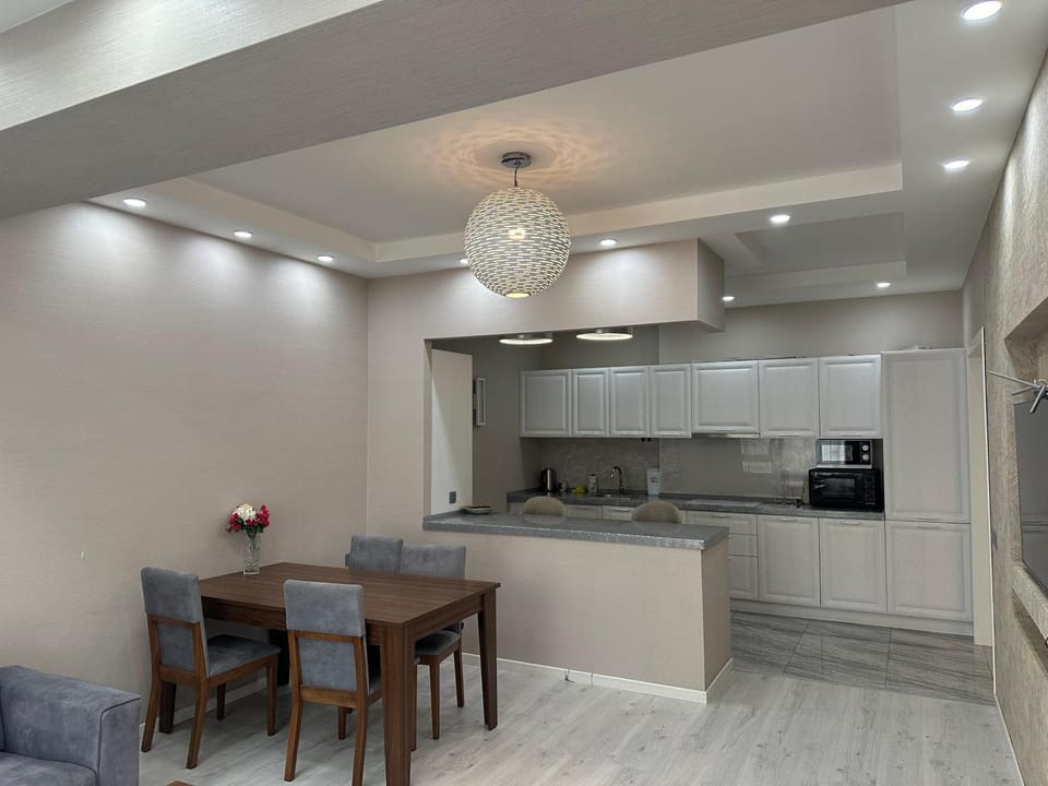 Kitchen or kitchenette, Seating area, Dining area, oven, stove