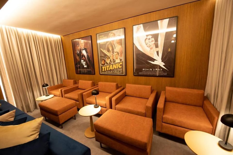 Communal lounge/ TV room