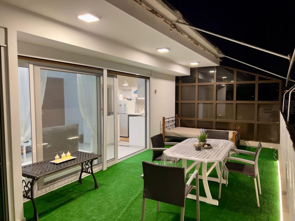 Night, Balcony/Terrace, Seating area, Dining area