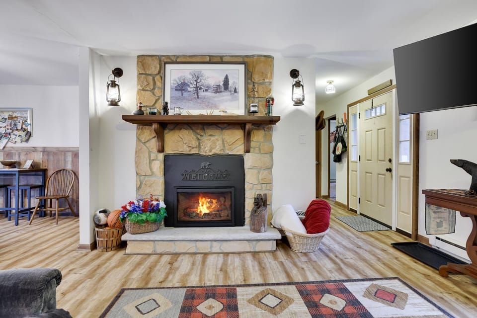 Serenity and Fun all in one in this Cozy Pocono Cabin Cabin in Luzerne County