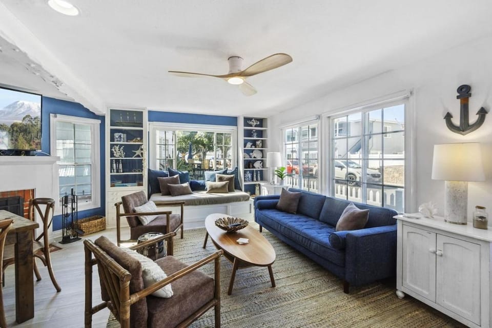 122 Thirty Third Street House in Balboa Peninsula
