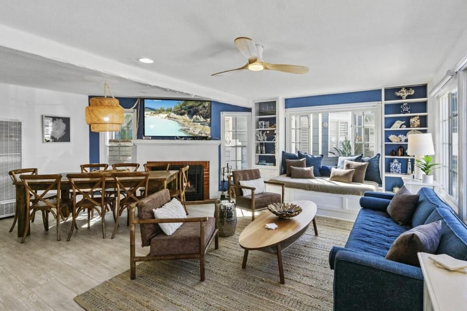 122 Thirty Third Street House in Balboa Peninsula