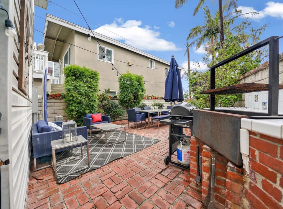 122 Thirty Third Street House in Balboa Peninsula