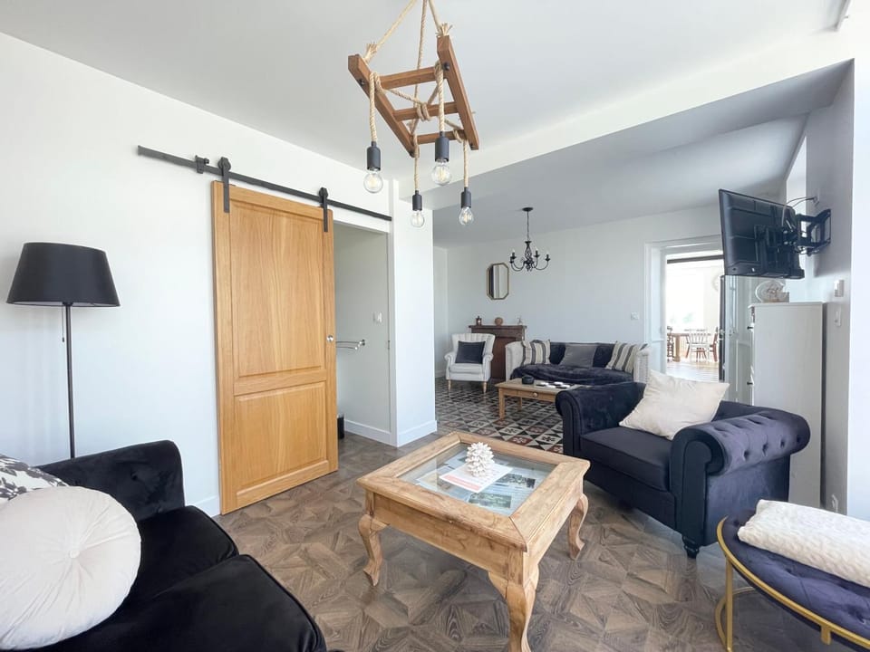 Communal lounge/ TV room, TV and multimedia, Living room, Seating area