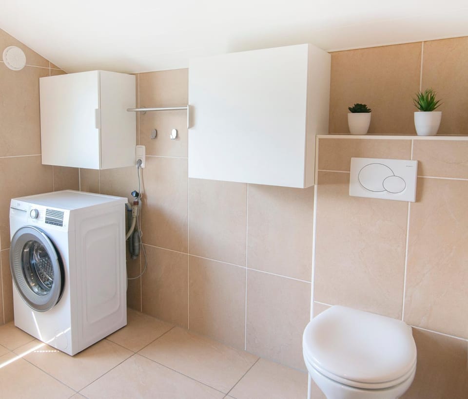 Toilet, Bathroom, towels, washing machine
