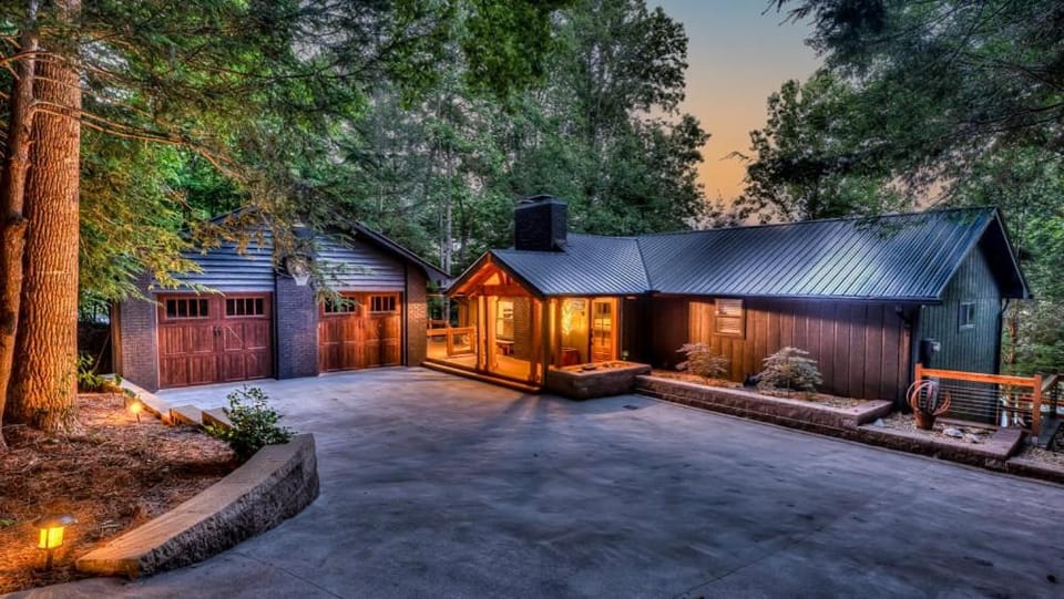 Treehouse on the Lake House in Union County