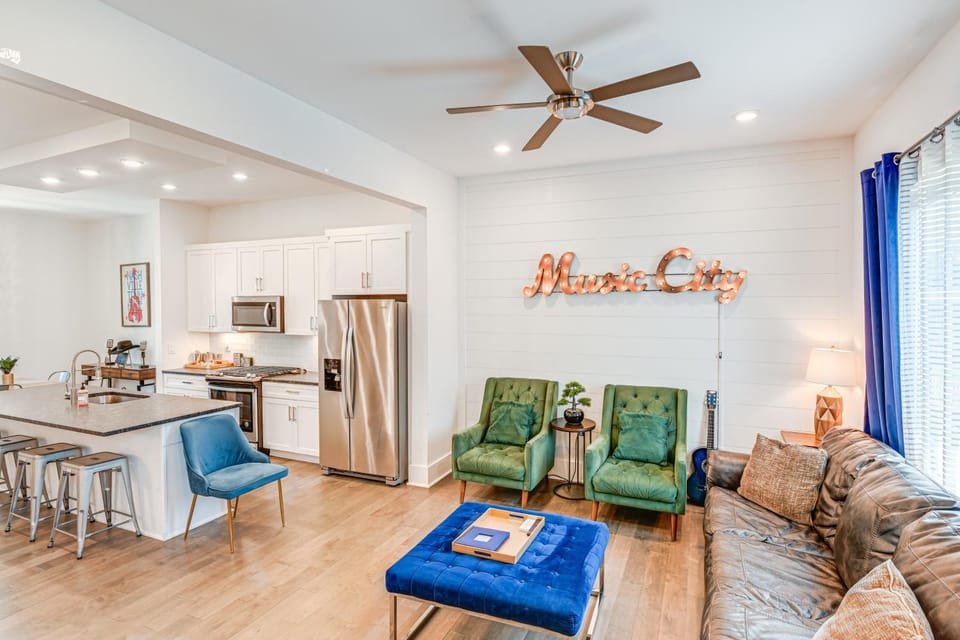 Bright Nashville Townhome ~ 5 Mi to Downtown! House in East Nashville