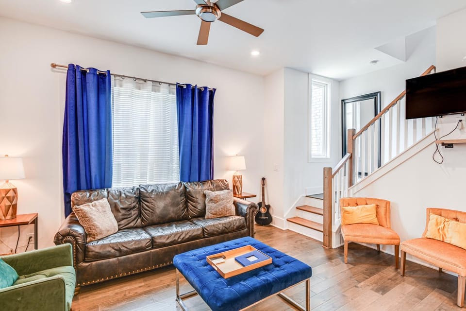 Bright Nashville Townhome ~ 5 Mi to Downtown! House in East Nashville
