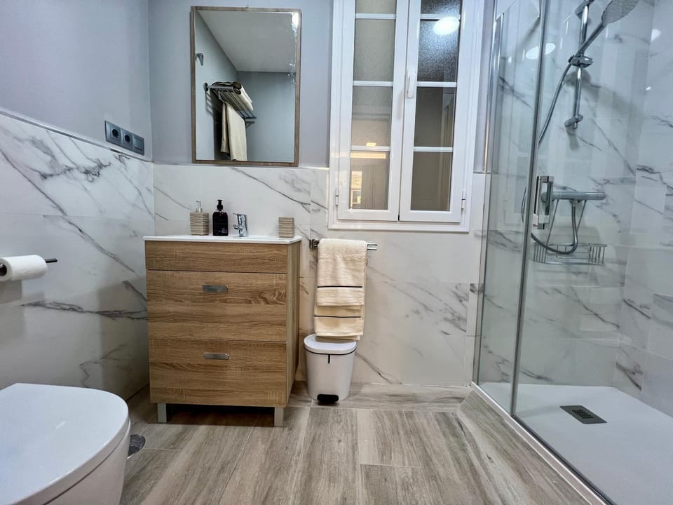 Shower, Bathroom, towels