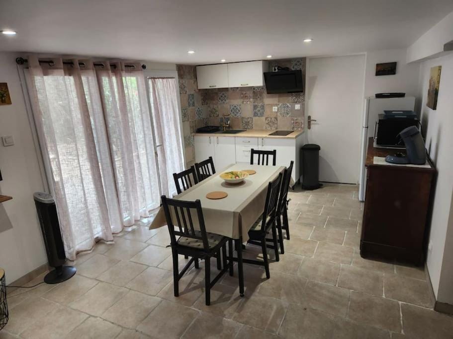 L'étape méditerranéenne logement 4-6 personnes avec parking privé Apartment in Occitanie