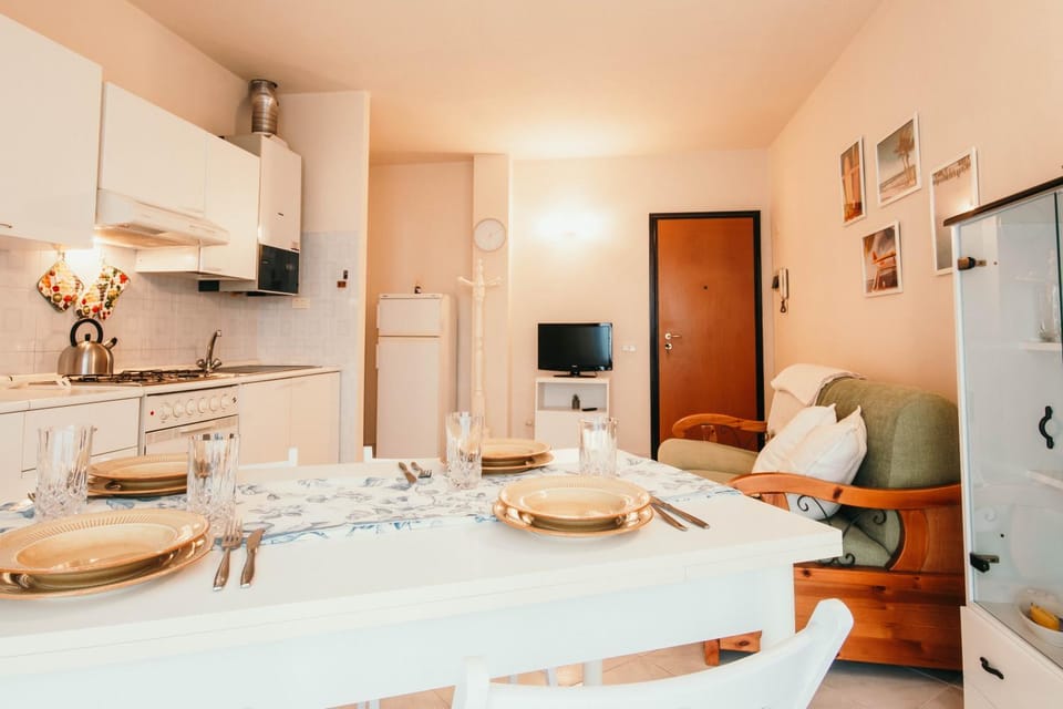 Kitchen or kitchenette, Living room, Dining area