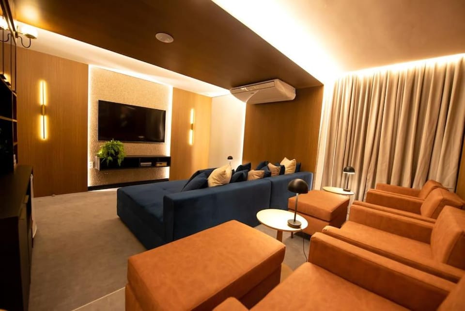Communal lounge/ TV room, TV and multimedia