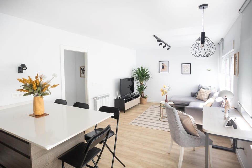 Kitchen or kitchenette, Seating area, Dining area