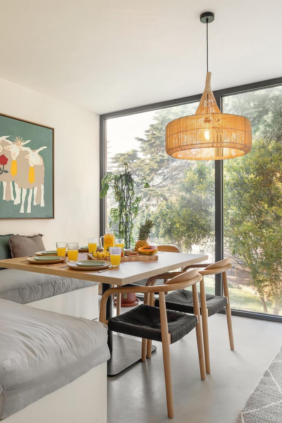 Living room, Food and drinks, Dining area, Food