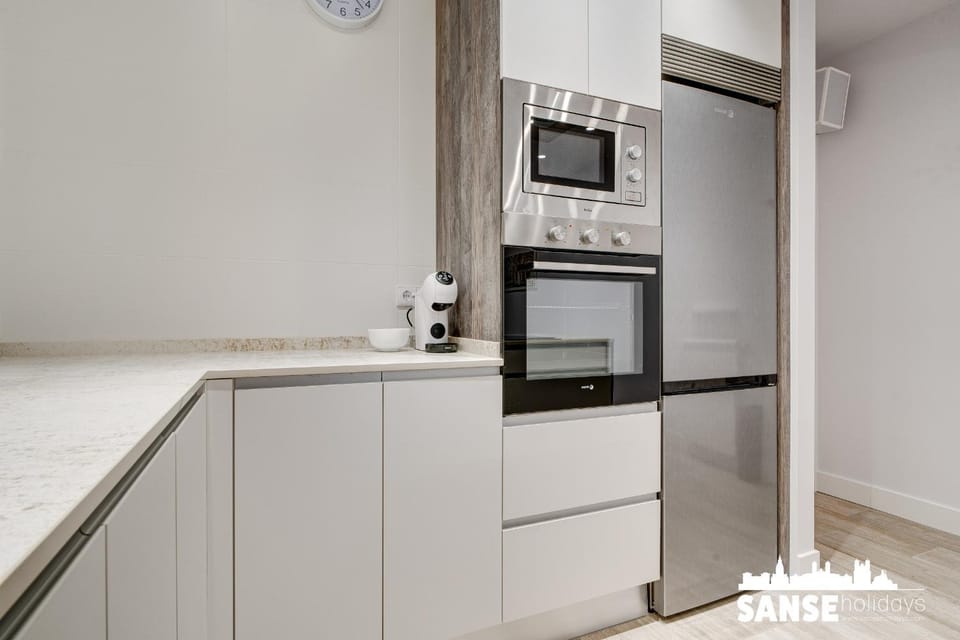 Kitchen or kitchenette, oven