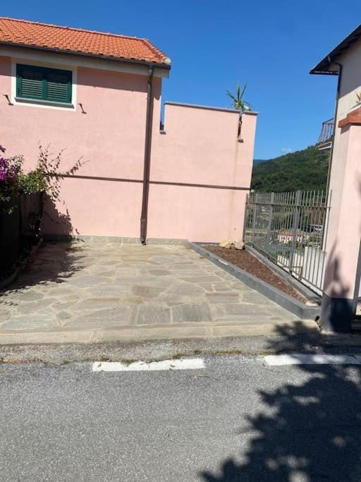 Appartamento Giardino e Parcheggio Apartment in Borgio Verezzi