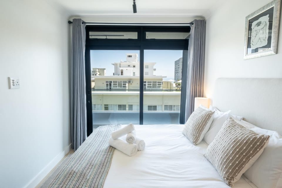 Bed, Bedroom, Sea view