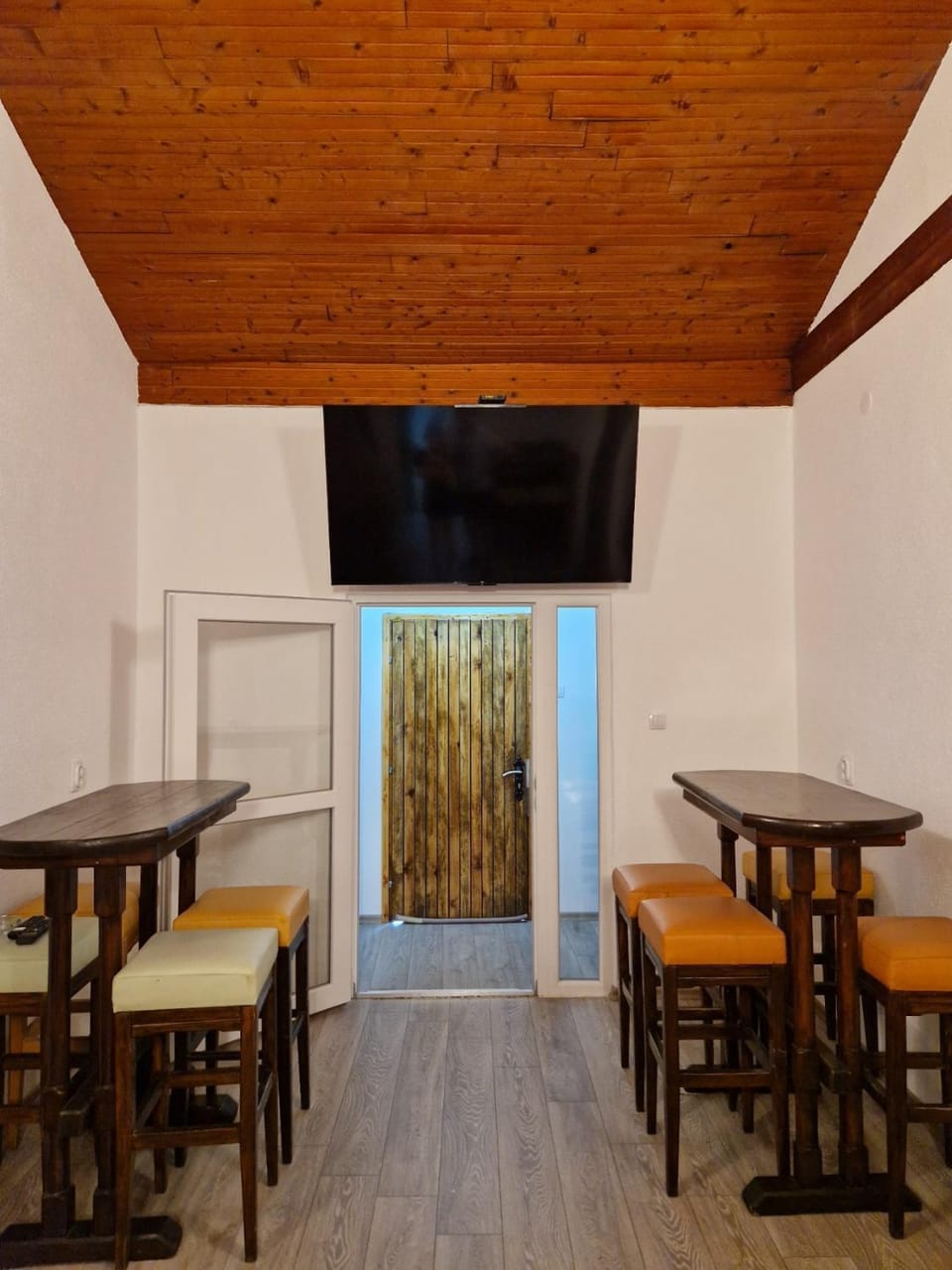 Communal lounge/ TV room, TV and multimedia, Living room, fireplace