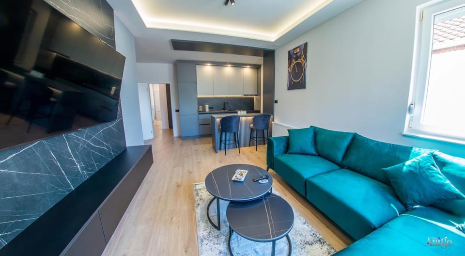 TV and multimedia, Kitchen or kitchenette, Living room, Seating area