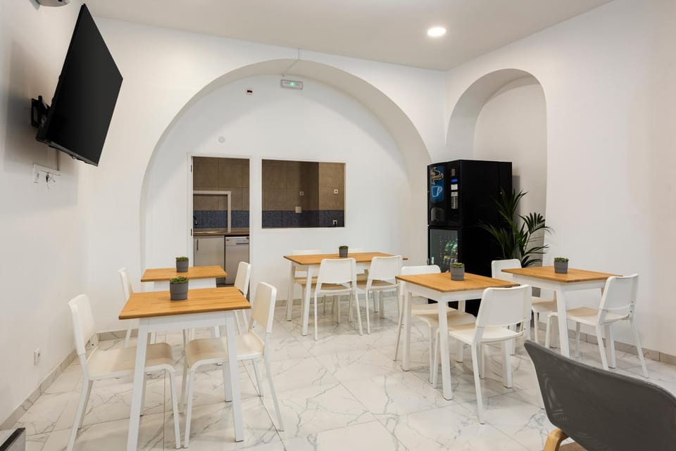 TV and multimedia, Dining area, vending machine