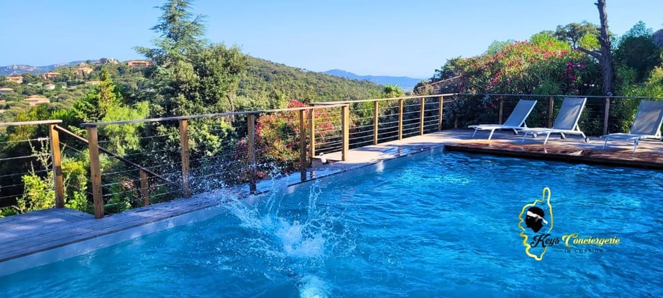 O SOHNO 4 pers vue Mer Piscine Apartment in Porto-Vecchio