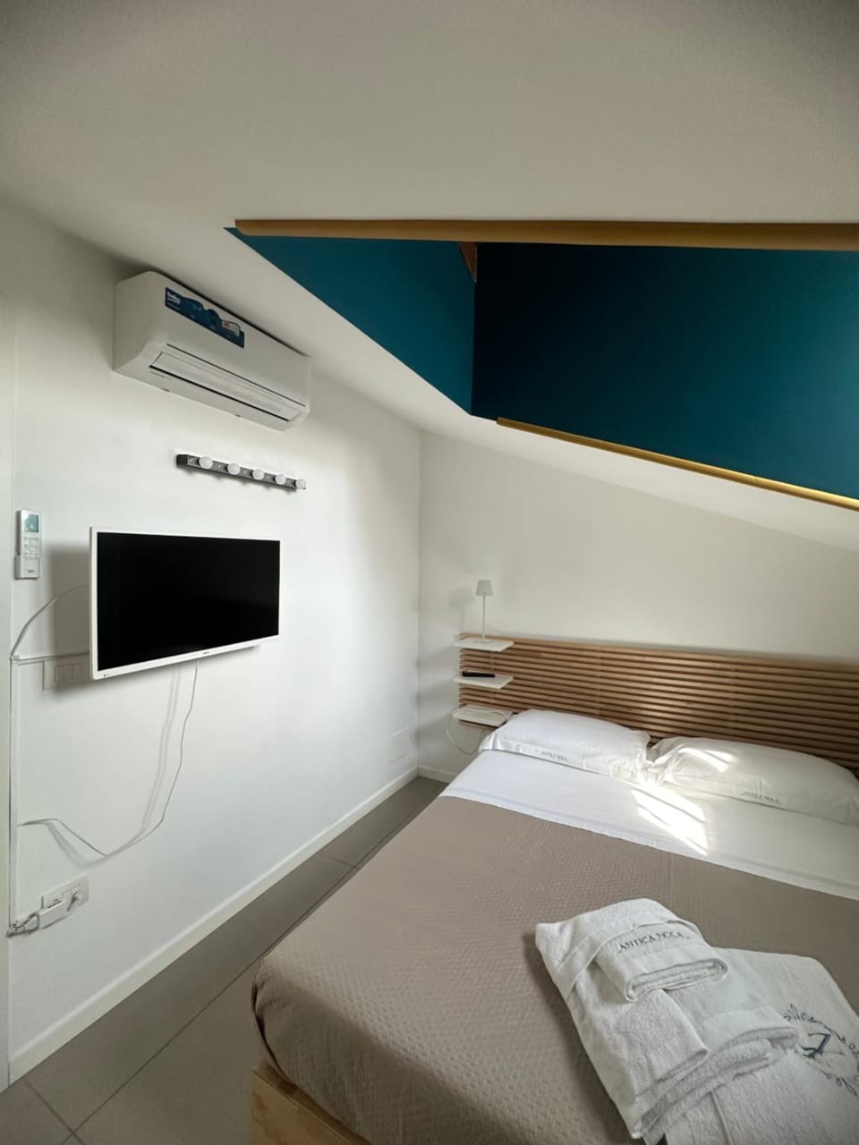 TV and multimedia, Bedroom, air conditioner