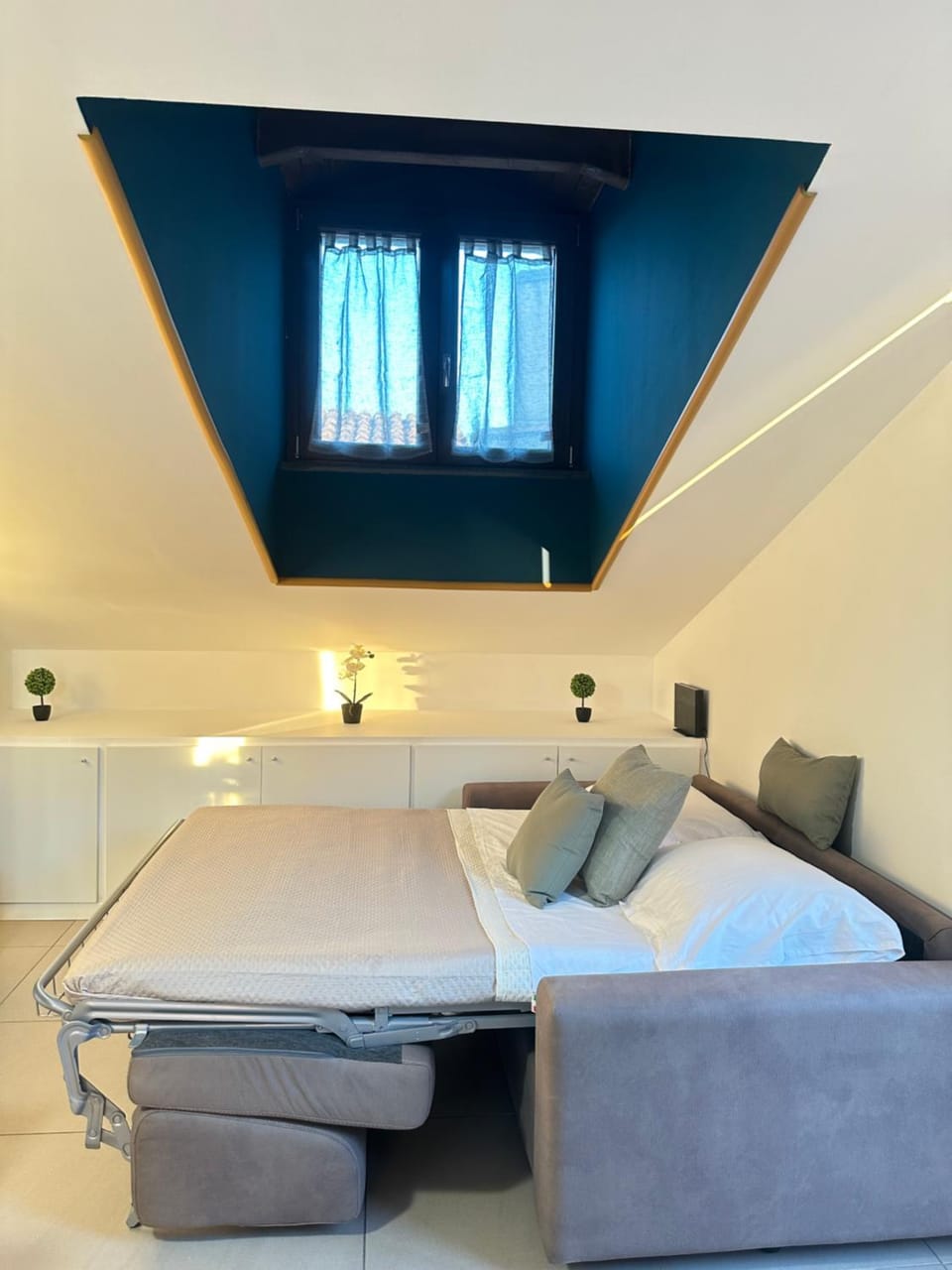 Bed, Living room