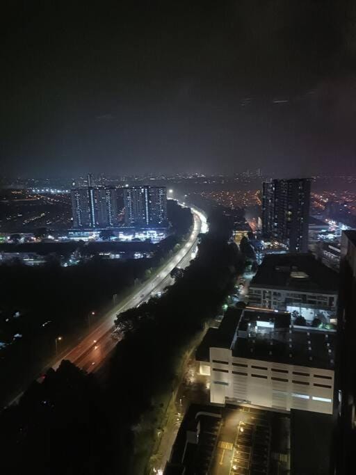 Sky Loft 4 Guests Balcony Nflix Disney B30A Apartment in Johor Bahru